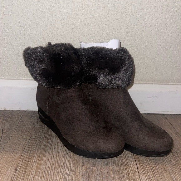 NEW DKNY Abri Chocolate Suede Fur Ankle Boot Size 6 - Picture 1 of 6